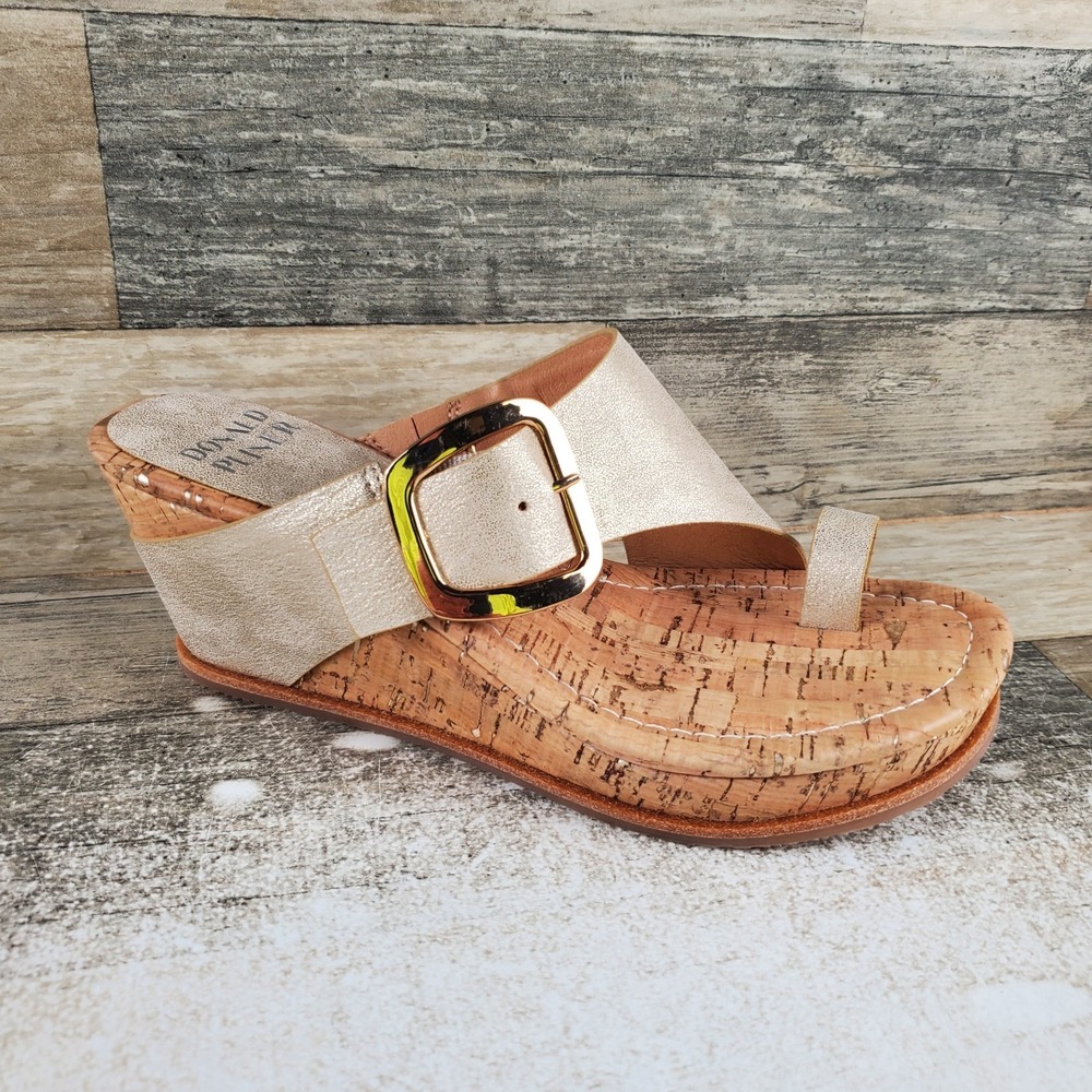 Donald Pliner Gyer Womens Wedge Sandal Sz 7.5 Comfort Platino Antique Metallic